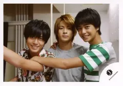 【中古】生写真(ジャニーズ) Mr.King vs Mr.Prince/永瀬廉・平野紫耀・高橋海人/横型・バストアップ・衣装グレー・白・緑・赤・高橋肩組み・背景白・センター平野/15夏 ジャニーズJr.「Summer Paradise in TDC」パンフレッ