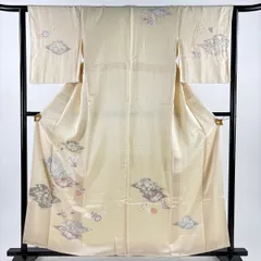 付下げ 身丈158cm 裄丈64cm M 袷 松皮菱 草花 絞り 金彩 ベージュ 正絹 秀品 【中古】