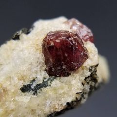 レッドベリル ビクスバイト 原石 鉱物標本 天然石 135 - メルカリ