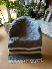 新品未使用品シイルトバッタニイェお部屋のアクセントに一枚如何ですか?トルコのシイルトのみで織り機で織られているアンゴラヤギのモヘアの毛布!皆様大絶賛!人にも動物にも優しいエコな織物しかも暖かい!ファーストランクの中から現地モフモフ暖かいシイルトバッタニイェ!