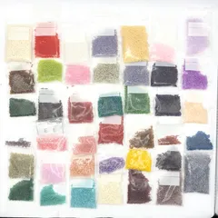 ビーズ　アクセサリーパーツ　材料　素材　セット　大量　多色　カラフル　まとめ売り　DIY　ハンドメイド　丸小ビーズ　キッズ　大人　手作り　裁縫道具　【中古】【送料無料】