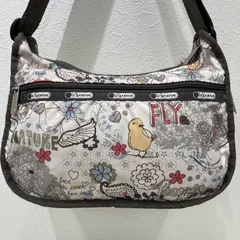 7528　 LeSportsac レスポートサック　　肩がけ　斜めがけ　紐調節可能　クラシックホーボー ショルダーバッグ　総柄　ポケット多数　ナイロン　軽量