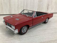 ミニカー1/18箱ありVolkswagen Karmann Ghia 1957 - メルカリ