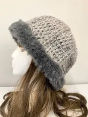 ハンドメイド　グレー　ファー　ニット帽　バケットハット　クラッシャーハット　ビーニー