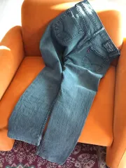 Levis デニムパンツ