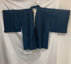 羽織　:  紺色　ネイビー　光沢あり　七宝繋ぎ風　裏地あり　シミあり　リメイクにも　1216A