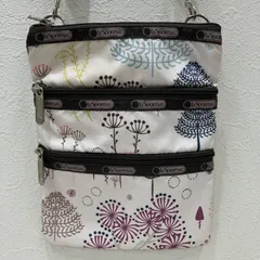 7623　 LeSportsac レスポートサック　　肩がけ　斜めがけ　紐調節可能 ショルダーバッグ　ケイシー　3連ジップ　ポケット多数　 シンプル　カジュアル　ナイロン　軽量　木　森　北欧柄