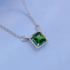 Terse S925 胸元でエメラルドグリーンのジルコニアが輝くペンダント ネックレス シンプルで強調しすぎないデザインなので、大人のお洒落が楽しめます♪レディース プレゼント 普段使い お出かけ パーティー 二次会 sn0092a 5月誕生石