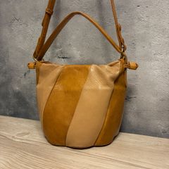 美品】ROBERTA GANDOLFI レザー ショルダーバッグ ベージュ - メルカリ