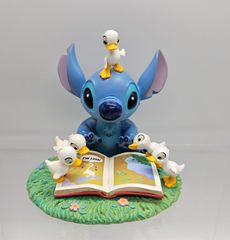 スティッチ みにくいアヒルの子 ビッグフィギュア ディズニーストア