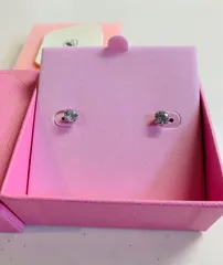 新品 スワロフスキー　Swarovski Stilla スタッドピアス