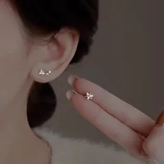 【新品】　S925銀 小花モチーフ 不対称ピアス　925シルバー　養耳・金属アレルギー対応　上品 小ぶり 花 ピアス G012