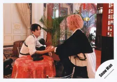 【中古】生写真(ジャニーズ) Snow Man/目黒蓮・佐久間大介/横型・膝上/アルバム「Snow Labo. S2」MV＆ジャケ写オフショット/公式生写真