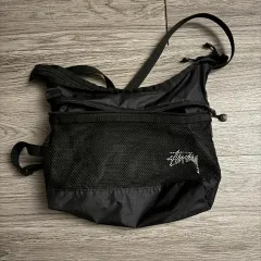 STUSSY ライトウェイト ショルダーバッグ
