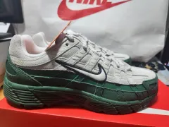 ナイキ P-6000 グリーン スウェード スニーカー