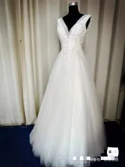 Vネック レース 刺繍 ウェディングドレス