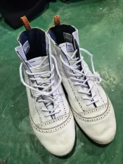 アディダス 白 ハイトップ スニーカー