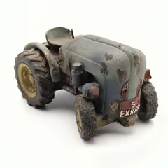 珍しい鉄塊のトラクター　ミニカー　ブリキカー