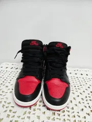 ナイキ エア ジョーダン 1 ブラック/レッド ハイ スニーカー