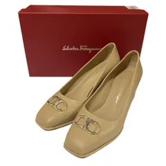 美品 Salvatore Ferragamo サルヴァトーレフェラガモ ガンチーニ ヒール パンプス サイズ8 25cm相当 ベージュ レディース 古着 中古 USED