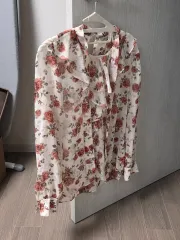 (7 9購入)ロエム x ディズニー バラ パータン ブラウス シャツ