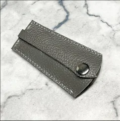 レザー コンパクトなキーケース（グレー） ハンドメイド