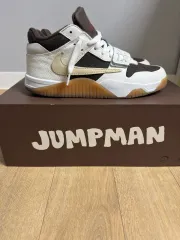 ナイキ ジョーダン x トラヴィス スコット ジャンプマン ジャック アンド DARK モカ 265