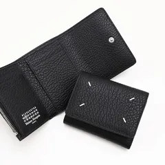 MAISON MARGIELA メゾン マルジェラ ミニ財布 コンパクト財布 ZIP付 3つ折り 財布 SA3UI0010P4455 メンズ 4ステッチ 折りたたみ 無地 シンプル レザー ステッチ ブラック グレー ロゴ  プレゼント