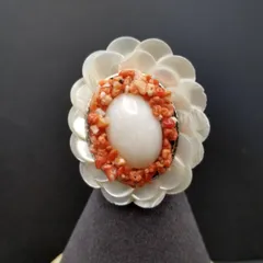 50'60's 貝/コーラル使用 ヴィンテージ フラワー ブローチ 大ぶり レトロ エレガント 艶感 白 フローラル 天然素材 JAPAN刻印 Y17-V