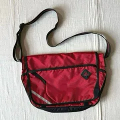 archive　アーカイブ　adidas　アディダス　ワンショルダーバッグ　メッセンジャーバッグ　パフォーマンスロゴ刺繍　レッド×ブラック　配色切り替え　Y2K　平成レトロ　テック　performance logo messenger・shoulder bag