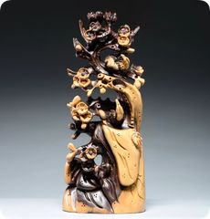 黒檀の木 ダークブラウンの木製で、花と人物をテーマにした伝統的な