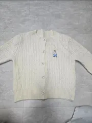 アイボリー クマ刺繍 ケーブル編み カーディガン