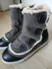 新品 ボタン装飾 ファー ブーツ グレー 235