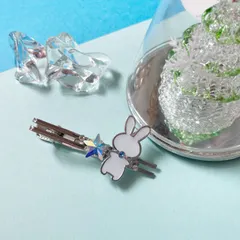 大きな星のクリスタルと真っ白なウサギのネクタイピン
