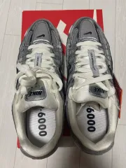 NIKE P-6000 シルバー スニーカー 新品 商品 出品