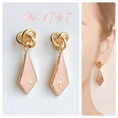 金具変更無料♡ ハンドメイドピアス No.1744 maccoshop - メルカリ
