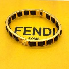 【美品】 FENDI バングル ブレスレット FFロゴ ズッカ ゴールド 手元で語る】 FENDI フェンディ バングル レザーブレスレット ズッカ