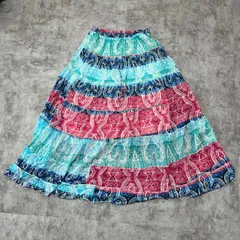 ペイズリーと色のリズムが楽しいフレアマキシスカート