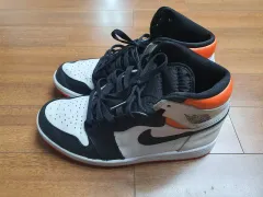 ナイキ エア ジョーダン 1 ハイ ブラック/白/オレンジ 255