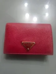 プラダの財布