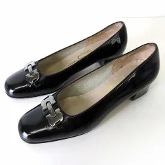 サルヴァトーレフェラガモ Salvatore Ferragamo パンプス ガンチーニ 金具 本革 エナメル レザー 6.5 C 黒 ブラック 23.5cm くつ 靴 シューズ 美品