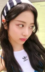 【中古】コレクションカード(女性) LE SSERAFIM/HUH YUNJIN(ホ・ユンジン)/CD「日本2ndシングル UNFORGIVEN」UNIVERSAL MUSIC STORE 初回限定メンバーソロジャケット盤 計5形態セット購入特典フォトカード