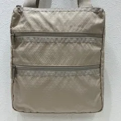 7715　LeSportsac レスポートサック　3zip　ショルダーバッグ　ベージュ　ライトベージュ　総柄　デボス　ナイロン　肩がけ　斜めがけ　クロスボディ　サコッシュ　ポシェット