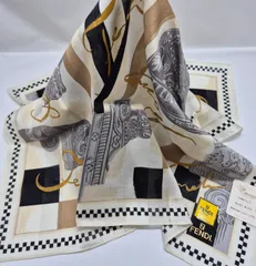 【新品】FENDI レディースハンカチ 約58㎝ 大判サイズ ミニスカーフ おひざ掛け