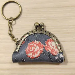 小さい 財布 がま口 赤白花 5cm キーホルダー 革 レザー コインケース