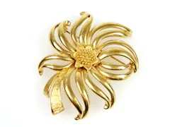 モネ　MONET　アメリカンヴィンテージ　花/フラワーモチーフ　ブローチ　幅：5cm　ゴールドカラー　送料無料