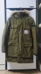 カーキ色ダウンアウター