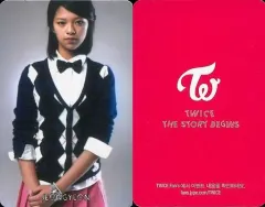 【中古】コレクションカード(女性) TWICE/ジョンヨン/上半身・両手下げ・背景グレー/ピンクカード(裏面ピンク)(幼少期)/CD「THE STORY BEGINS」特典トレカ