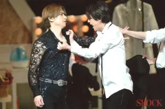 【中古】生写真(STARTO) Kinki Kids・timelesz/堂本光一・佐藤勝利/ライブフォト・横型・膝上・2Lサイズ/「Endless SHOCK / Endless SHOCK -Eternal-」ステージフォト