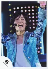 【中古】生写真(ジャニーズ) Mis Snow Man/渡辺翔太/ライブフォト・上半身・衣装水色・インナー白・両手上げ・口開け/公式生写真